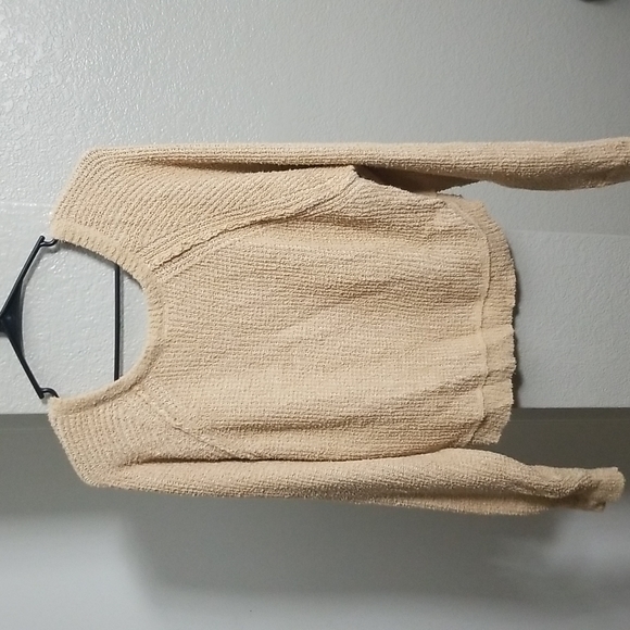 Free People Cropped Long Sleeve Oversized Camel Color Sweater Size Medium - Picture 7 of 10